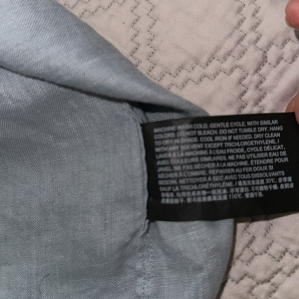 THEORY Summer Linen Irving Shirt perfect for summer wear day and night - Picture 8 of 9